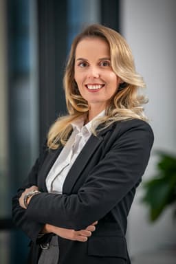 Dra. Carla Mendes
